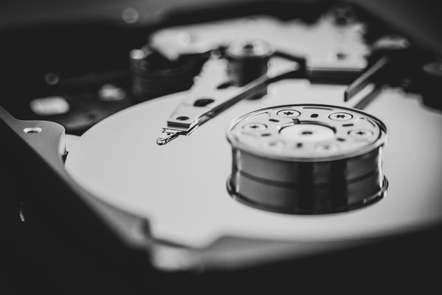 Mehr über den Artikel erfahren Festplattenaktivität prüfen unter der Shell
